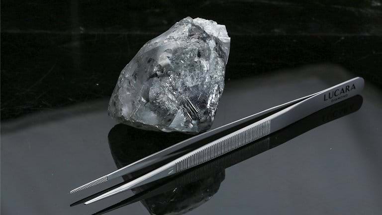 Diamante de 998 quilates é encontrado na África
