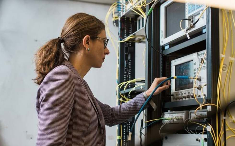 Engenheira brasileira bate recorde mundial de velocidade na internet