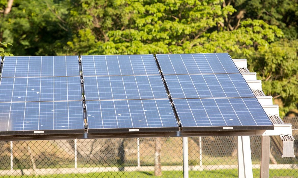 Energia solar deve crescer ainda mais no Brasil, diz ABSOLAR