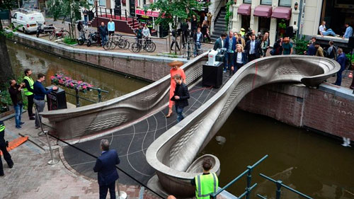 Primeira ponte de aço do mundo impressa em 3D é inaugurada