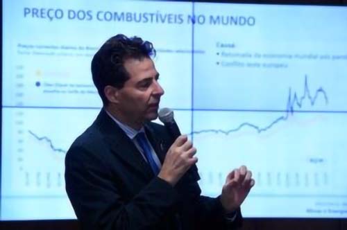 Sachsida diz que Brasil tem estoque de óleo diesel para 50 dias