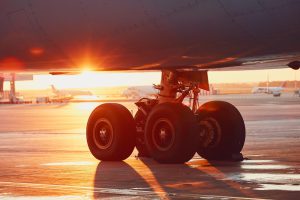 Calor extremo danifica asfalto de aeroportos no Reino Unido