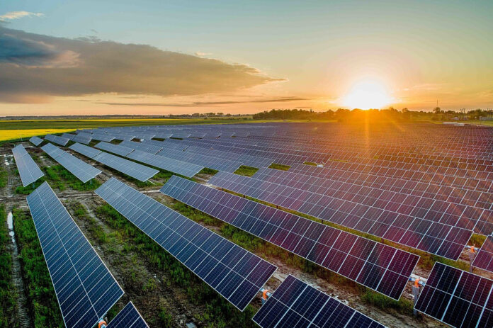 Energia solar atinge 22 gigawatts e ultrapassa R$ 114,2 bilhões em investimentos no Brasil, informa ABSOLAR