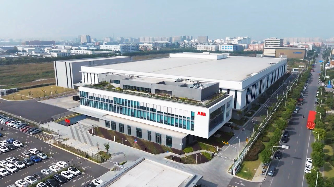 ABB inaugura megafábrica de robótica de última geração em Xangai  