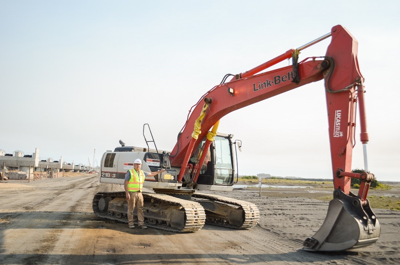 Quatro escavadeiras Link-Belt trabalham na construção da maior ponte rodoviária do Chile