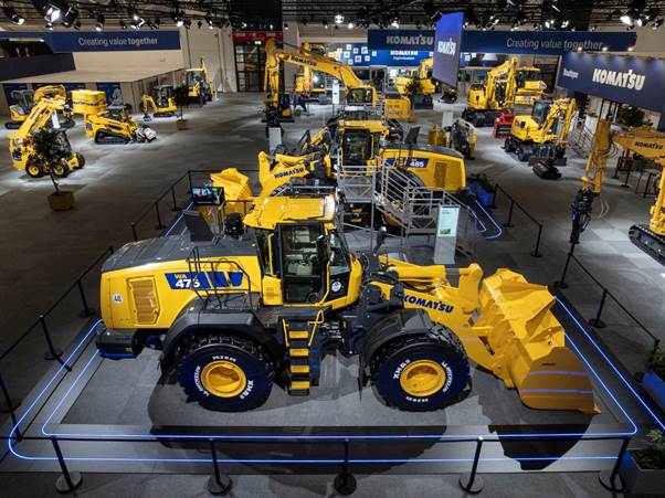 Komatsu apresenta inovações na indústria durante Bauma 2025