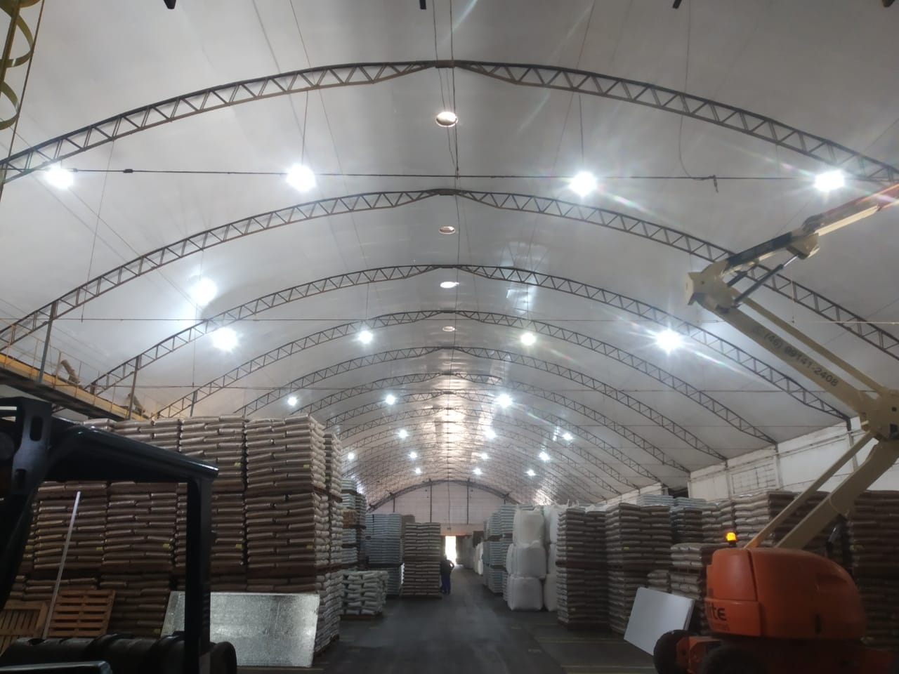 Empresa mineira desenvolve solução para reduzir impactos do calor em estruturas do agro