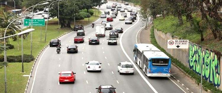 Prefeitura mira em ônibus na hora certa nos pontos de São Paulo