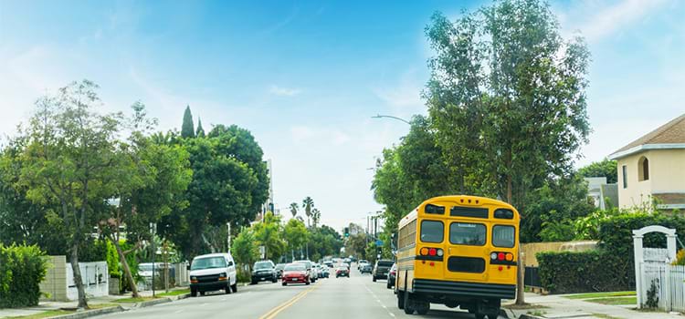 Califórnia inicia transição para ônibus totalmente elétricos até 2040