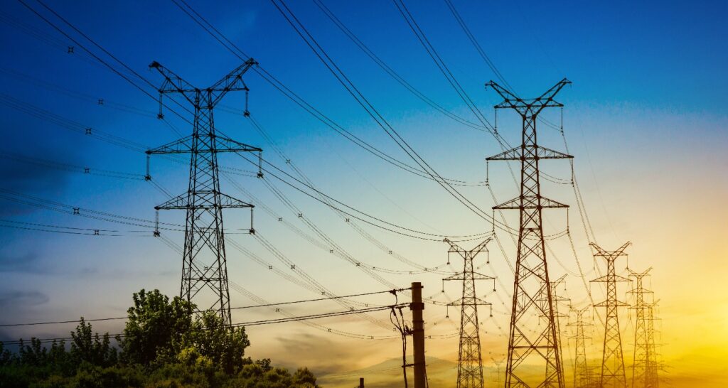 Compartilhamento de postes entre energia e telecom é tema de debate no Senado