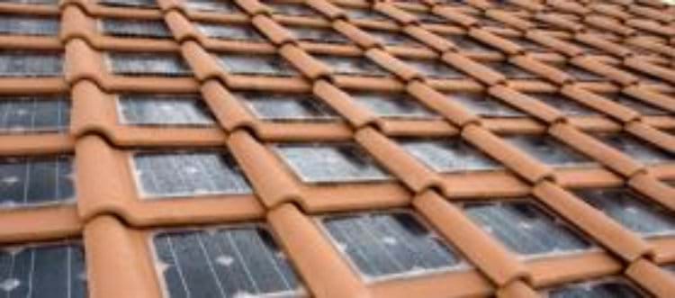 Empresas italianas criam telhas cerâmicas adicionadas com placas solares