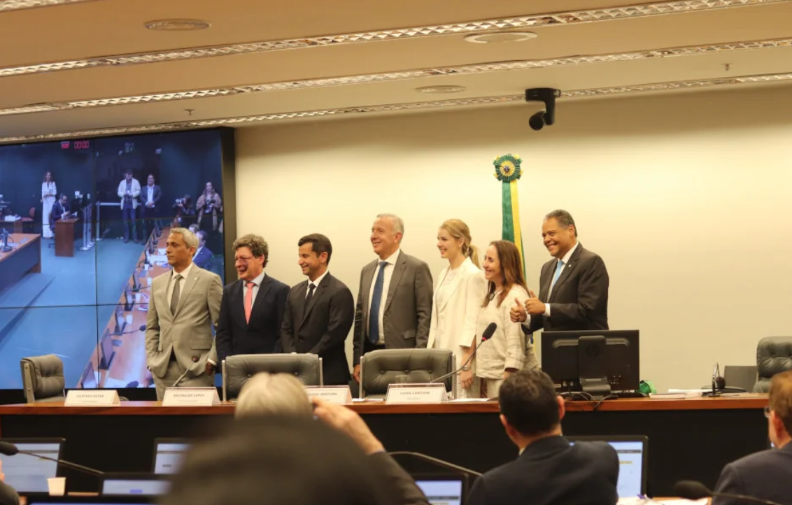 Câmara instala comissão especial de IA