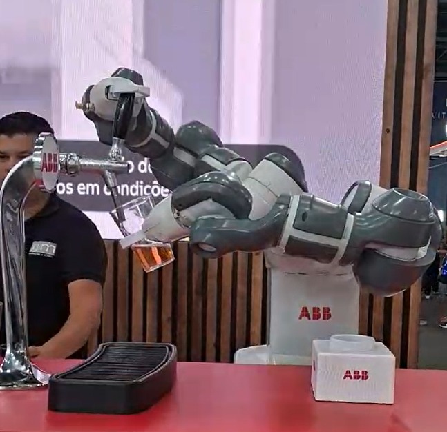ABB apresenta robôs inteligentes e soluções conectadas