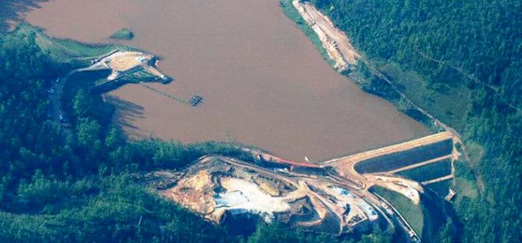 Tragédia em MG gera debate sobre construção de barragens
