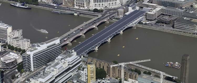 Londres inaugura a maior ponte solar do mundo com painéis Panasonic