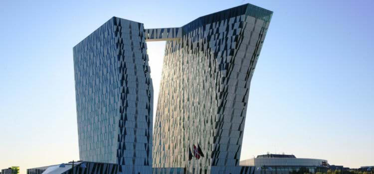 Hotel em Copenhague leva concreto pré-fabricado ao limite
