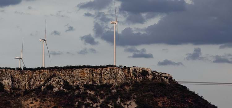 Ritmo de expansão em energia renovável deve cair pela 1ª vez em 20 anos, diz IEA