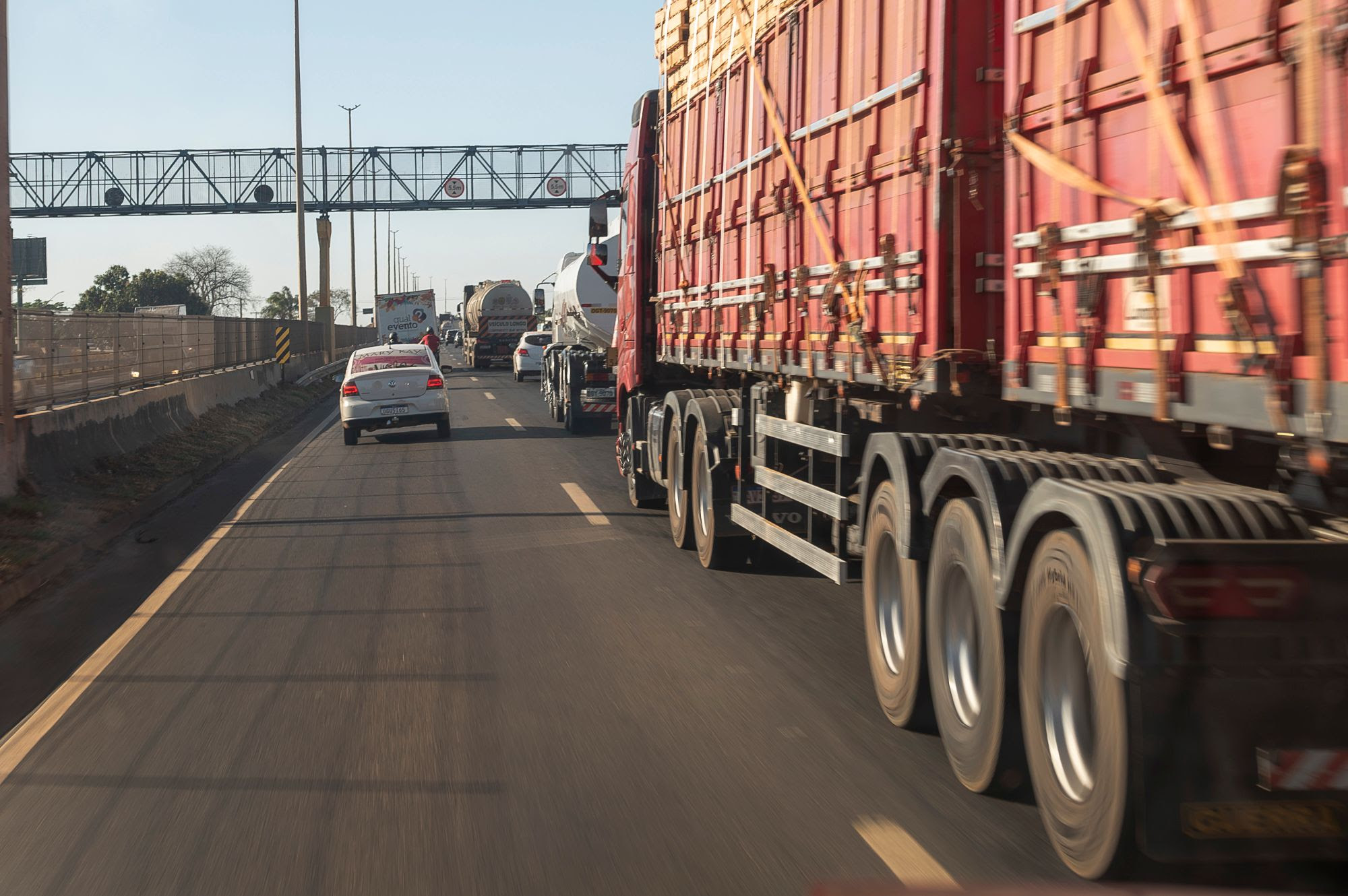 62% das indústrias têm aumento dos custos devido a gastos com segurança no transporte, aponta pesquisa da CNI