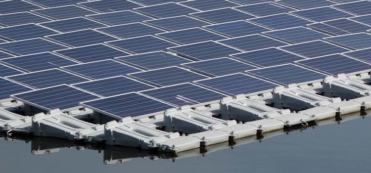 Painéis solares sobre flutuadores ganham nova oferta no Brasil