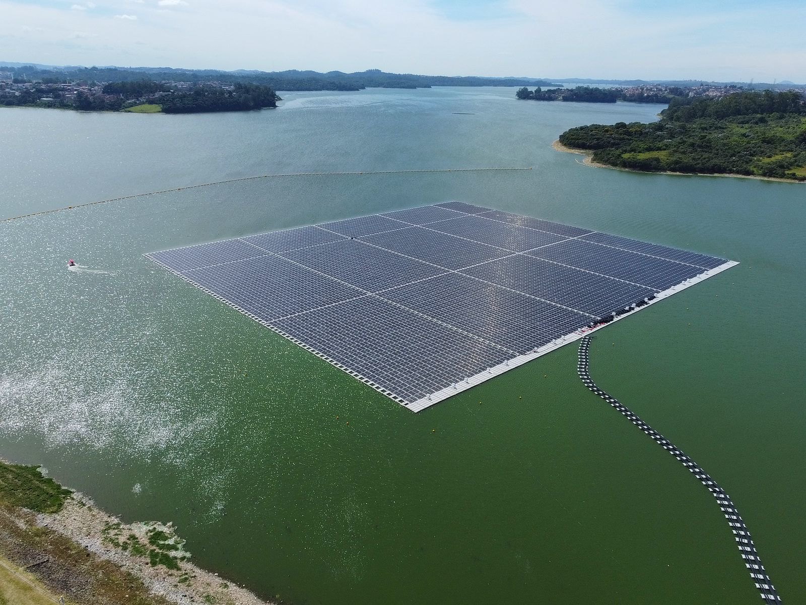 Governo de SP apresenta maior usina solar flutuante do país na represa Billings