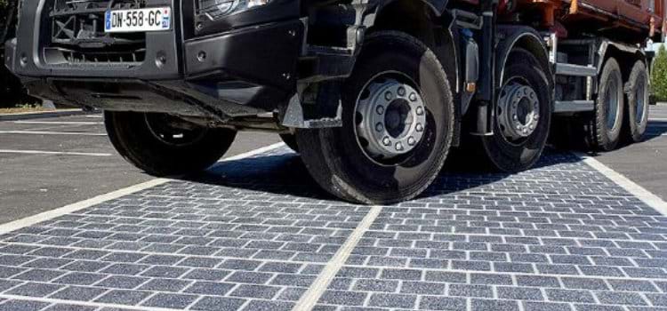 Pavimento de concreto agrega pista de painéis solares