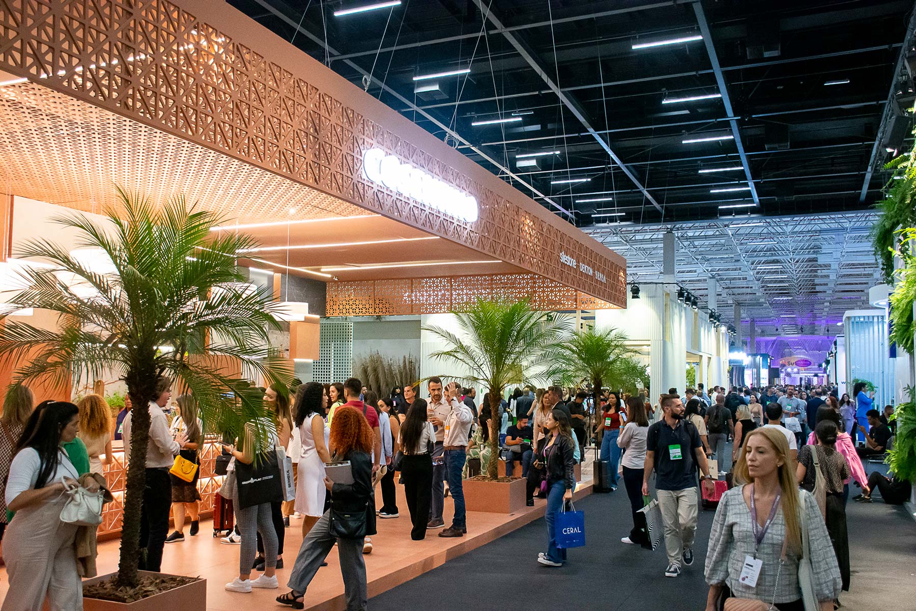 Mais dias, mais negócios e conexões: Expo Revestir 2025 inaugura nova era