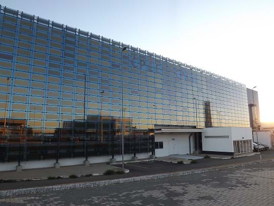 Maior fachada de vidro com filmes solares do mundo é instalada na CAOA