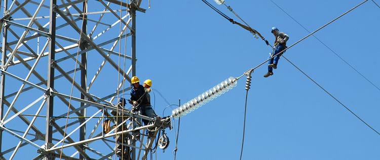 Demora em renovação de contratos de distribuição de energia pode prejudicar setor