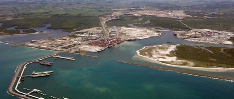 Suape inicia obras para ampliar capacidade de operação de navios