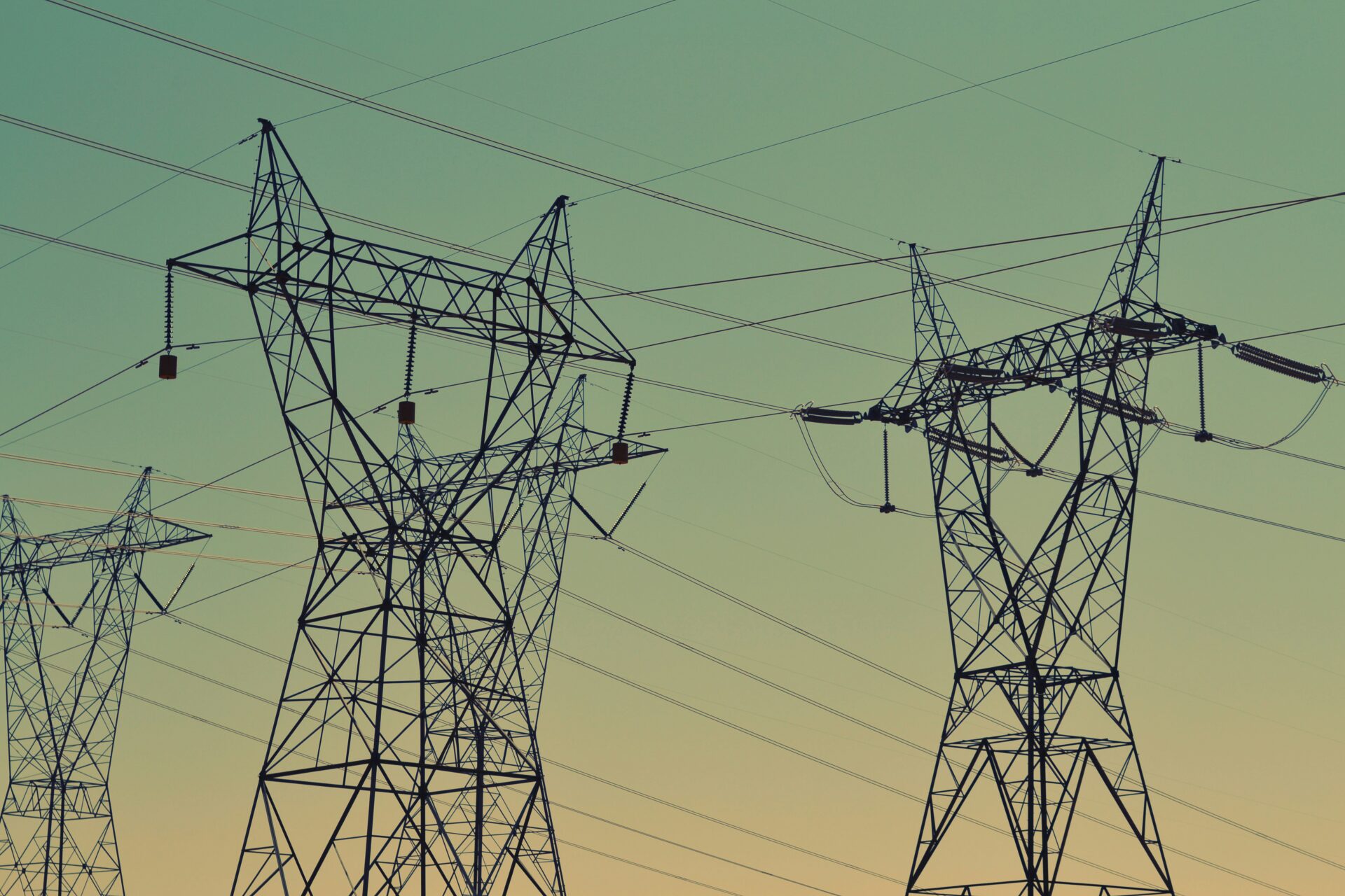 Acionamento do plano emergencial do ONS expõe déficit na infraestrutura elétrica