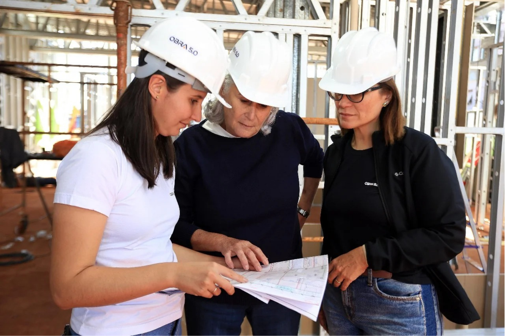Mulheres impulsionam nova fase da construção civil no Brasil com tecnologia mais rápida e sustentável