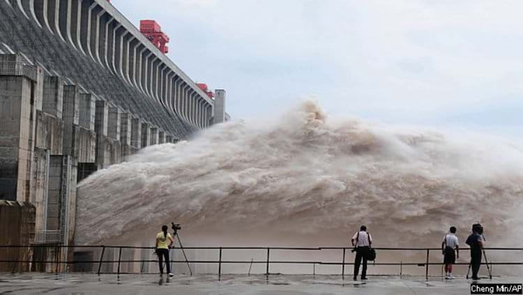 Três Gargantas supera definitivamente usina Itaipu