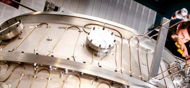 O mais novo reator de fusão do Reino Unido acaba de gerar seu primeiro plasma