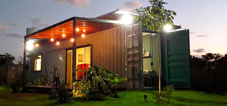 Arquiteto constrói mini casa contêiner no interior de São Paulo