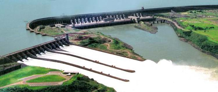 O Brasil tem meia Itaipu à espera de aprovação. Por quê?