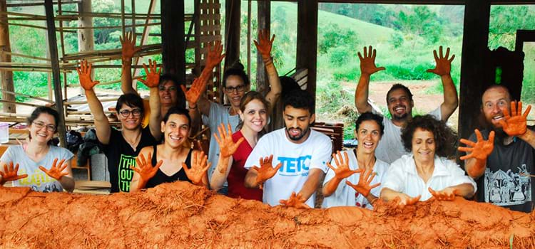 Oficina de Bioconstrução ensina a construir casa com baixo impacto ambiental