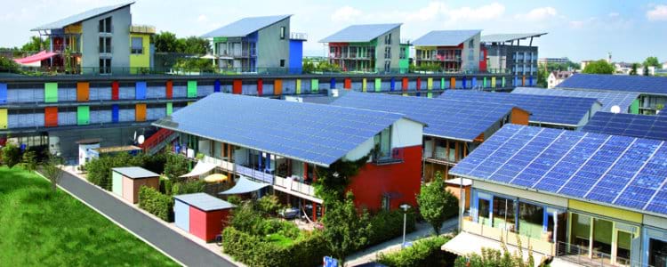 Bairro solar na Alemanha produz quatro vezes mais energia do que consome