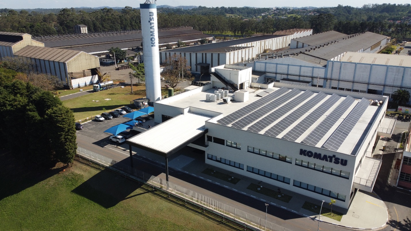 Komatsu inaugura fazenda solar e já supera em 2023 meta da companhia de redução de CO2 prevista para 2024