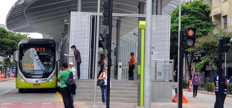 BRT é futuro, metrô é passado, afirma Jaime Lerner