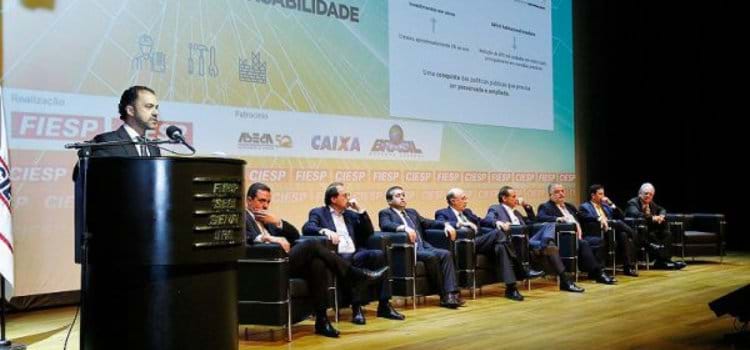 Brasil precisaria investir R$ 682 bi em obras, por ano