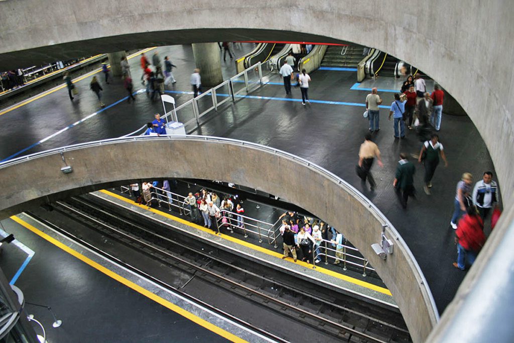 Qual o real custo do transporte sobre trilhos em São Paulo?