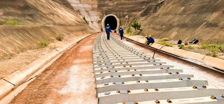  Trecho da Ferrovia Norte-Sul começa a operar transportando material para a obra