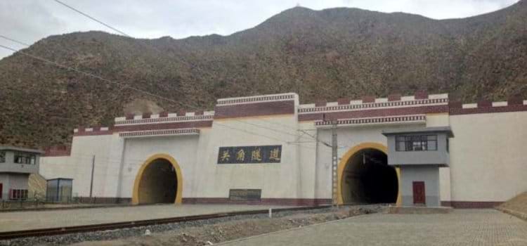 Túnel ferroviário no Tibete é eleito o melhor do mundo