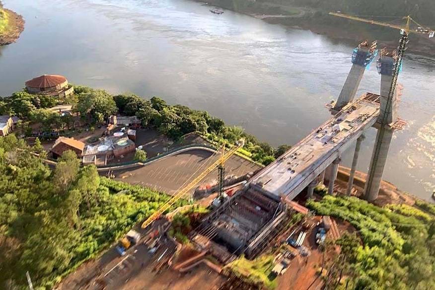 Obra da nova ponte entre Brasil e Paraguai alcança 49% de execução