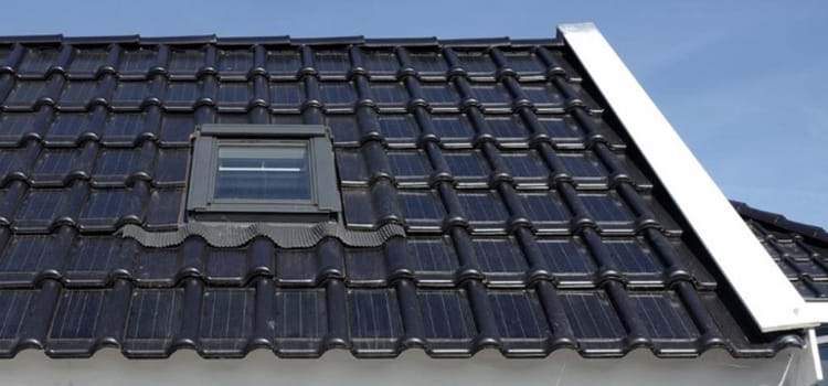  Holandeses criam telhas cerâmicas acopladas com placas solares