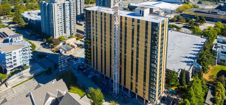 Maior arranha-céu de madeira é concluído em Vancouver