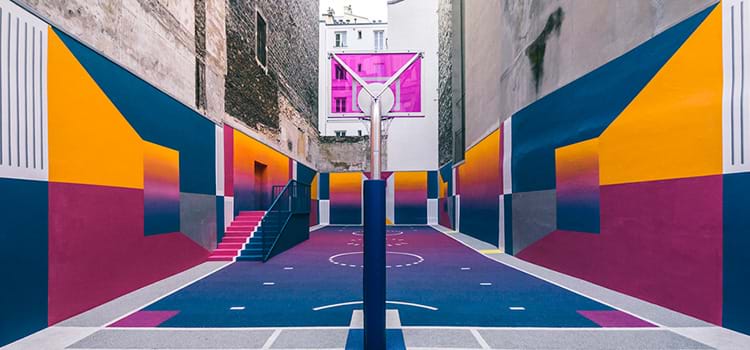 Artistas criam quadras esportivas fora do comum para estimular a ocupação dos espaços públicos