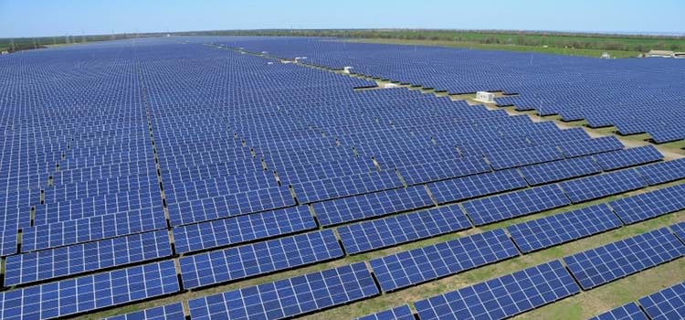 Nova técnica na produção de equipamentos de energia solar reduz os custos em 60% e aumenta a eficiência em 24%