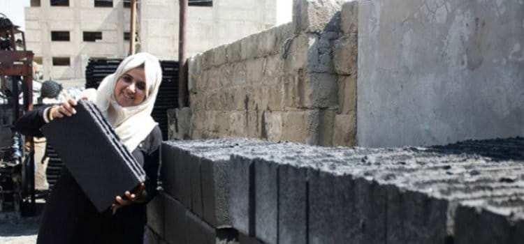  Tijolos produzidos de escombros reconstroem Gaza