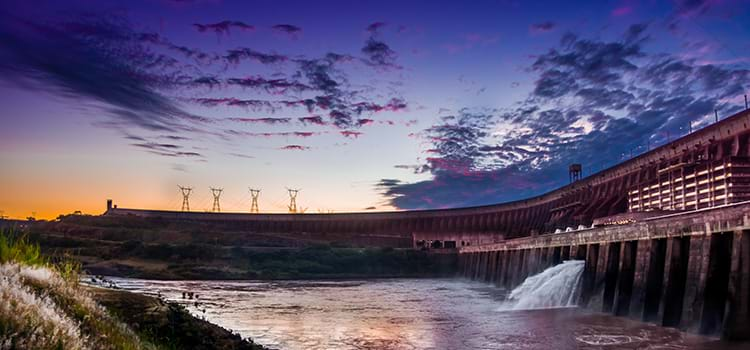 Por que Itaipu dá um baile na chinesa Três Gargantas?